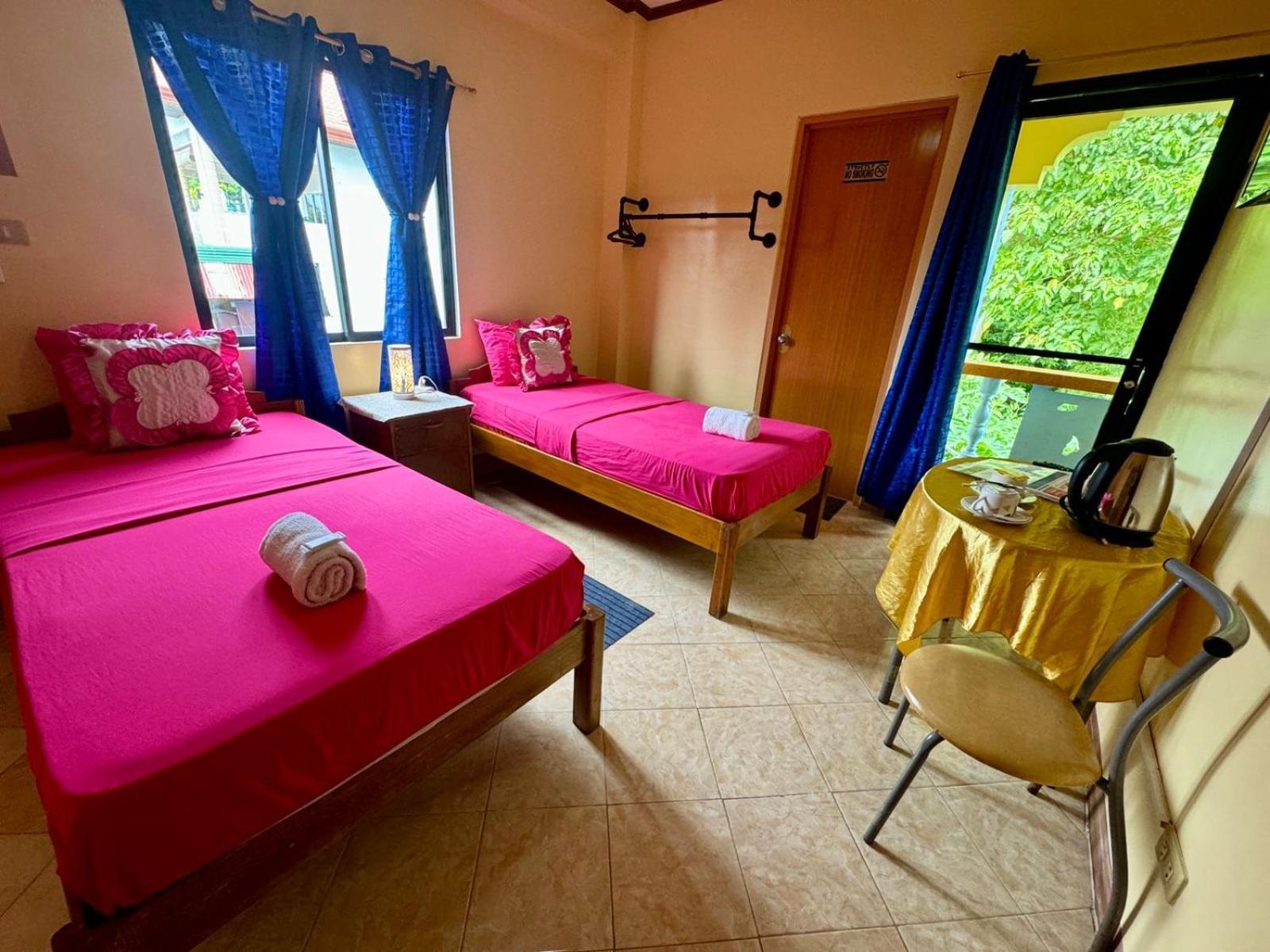 Ocean Breeze Inn Manoc-Manoc Kamer foto